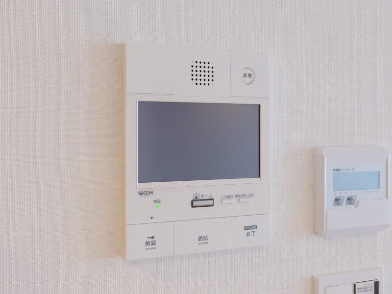◆TVモニター付インターホン◆訪ねてきた相手をモニター越しに確認でき、防犯対策に役立ちます。インターホン越しに話をすることが可能です。