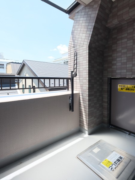 南西向きで採光の取れたバルコニーです。晴れた日には暖かい日が差し込むので、洗濯物もカラリと乾きそうです♪