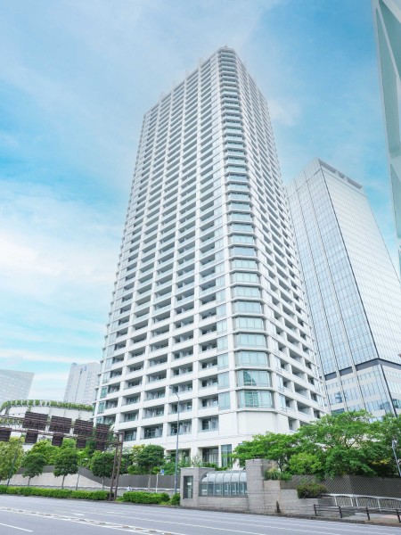 『横浜』駅徒歩5分。住宅棟・商業棟・業務棟が一体となった共用施設が充実した大規模タワーマンションです