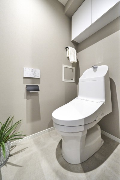 洗練されたお部屋にぴったりなデザイン性の高いレストルームです。毎日使う場所だからこそ、清潔感と使いやすさを考慮した空間です。