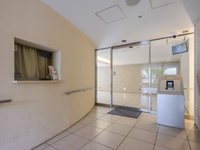 ◆オートロック◆居住者以外の侵入を拒み、不審者や不要なセールスを撃退することができます。安心感を得られるのも大きなポイントです。