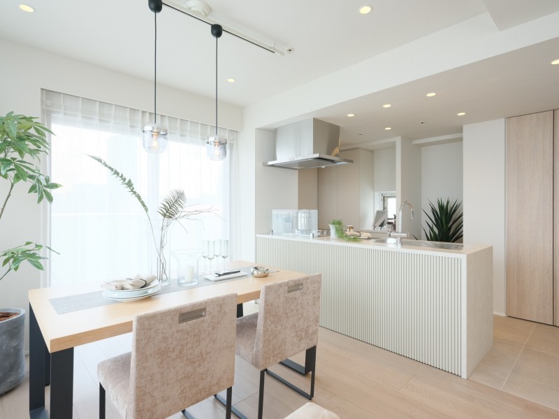 田中工藝製のオリジナルシステムキッチンです。洗練されたデザインがよりいっそう上質空間を創り出します。