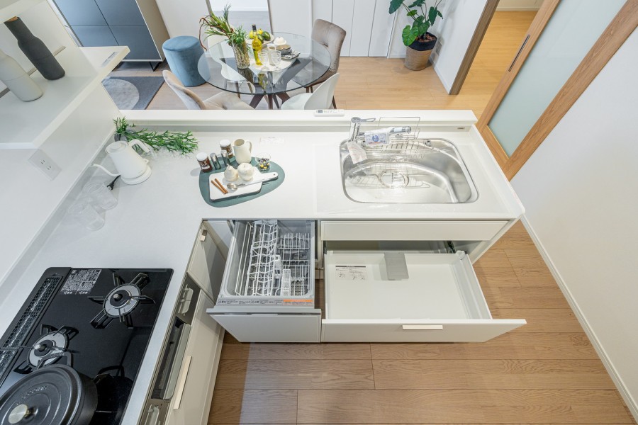 ◆食器洗い機◆家事の時間を短縮できる優れもの。さらに節水・節約を同時に行うことができるので、人気があり重宝します。