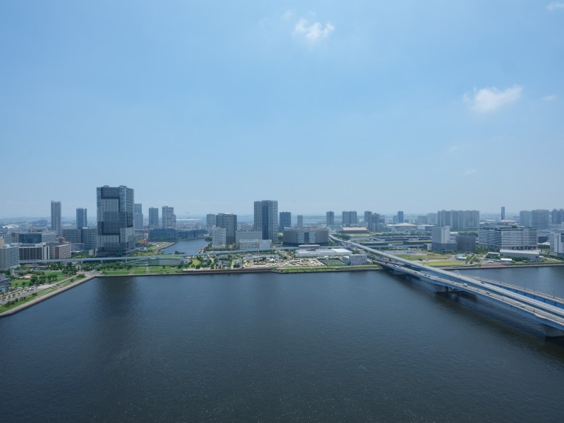 都心の水辺に映える「晴海」のランドマークレジデンスです。2016年築、三菱地所レジデンス旧分譲、総戸数861戸のビッグコミュニティー。マンション専用のシャトルバスがあり、『東銀座』や『銀座』などにも快適にアクセスできます。