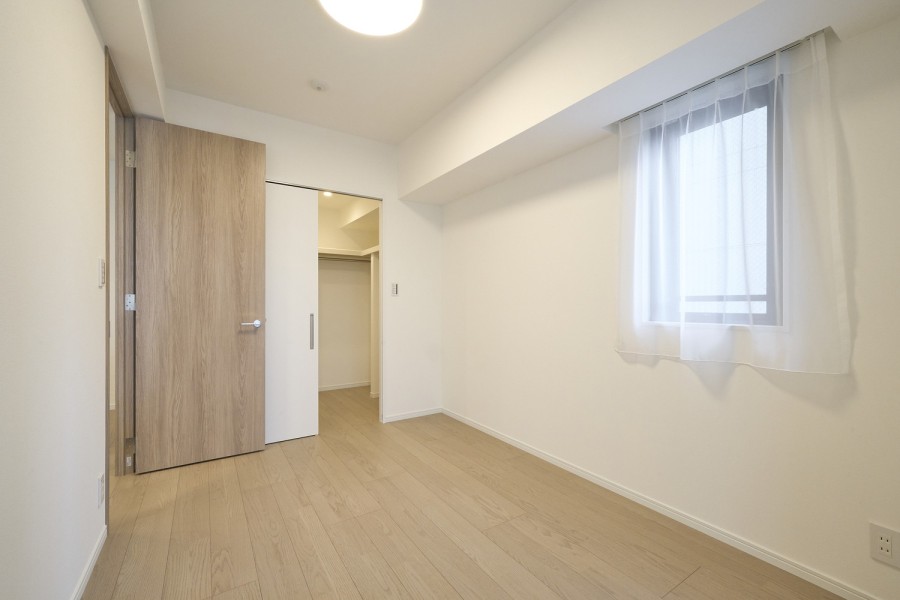 洋室2には頼もしい収納力を持つウォークインクローゼットを備え付けました。居室部分を広々とお使いいただけます。