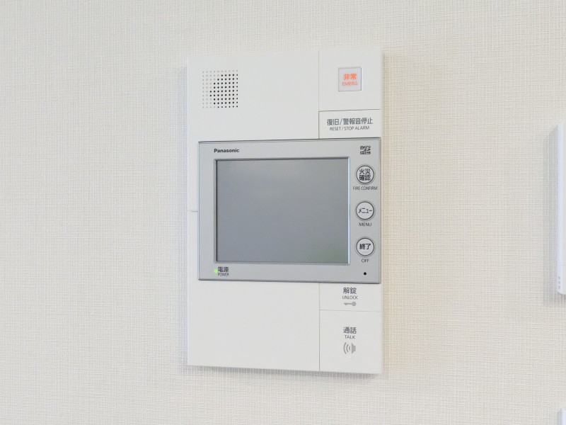 ◆TVモニター付インターホン◆訪ねてきた相手をモニター越しに確認でき、防犯対策に役立ちます。インターホン越しに話をすることが可能です。