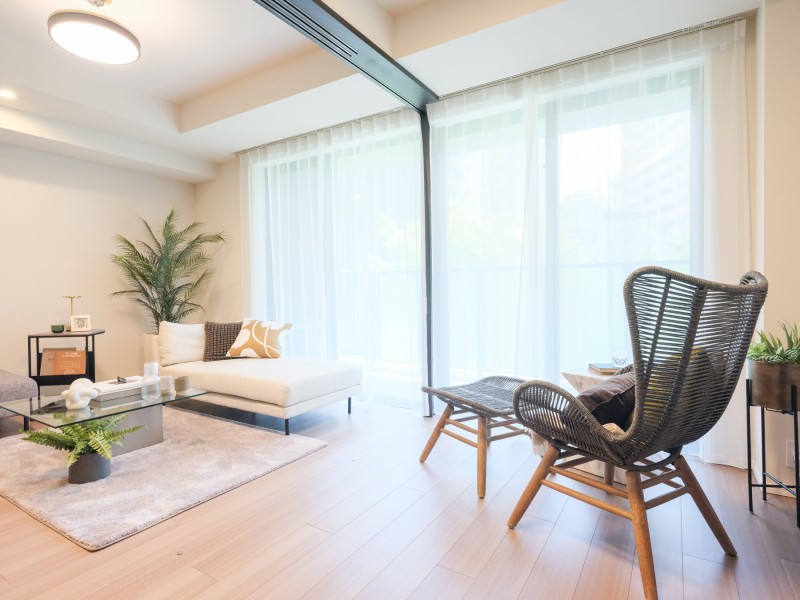 リビングに隣接した洋室2です。普段は引き戸を開放し拡張リビングとして使ったり、来客時は引き戸を締めてプライベート空間を隠したり、フレキシブルにお使いいただけます。