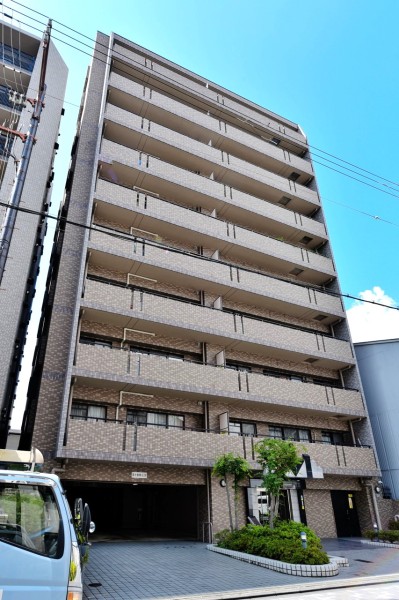 地下鉄烏丸線・東西線の烏丸御池駅から徒歩４分の立地です。阪急線も利用可能ですので、交通アクセス良好です。京都らしさを満喫できる立地で、セカンドハウスにもおすすめです。