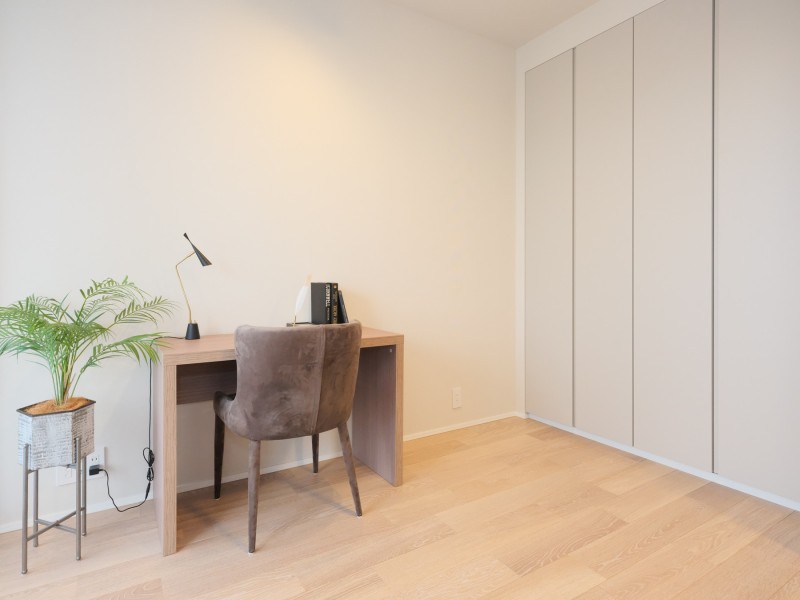 洋室3はリビングに隣接していながらも、ゆったりとした時間を過ごせるお部屋です。こちらのお部屋にも収納豊富なクローゼットがあります。