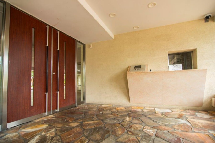 ◆オートロック◆居住者以外の侵入を拒み、不審者や不要なセールスを撃退することができます。安心感を得られるのも大きなポイントです。