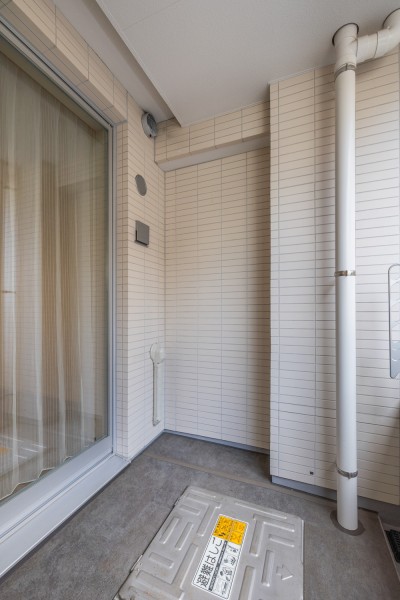 心地よい風と光を感じることができる東向きのバルコニーです。居室にも温もりを届ける大切なリフレッシュスペースです。