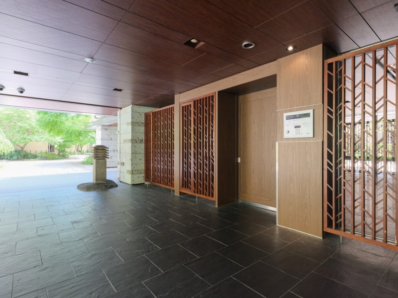 ◆オートロック◆居住者以外の侵入を拒み、不審者や不要なセールスを撃退することができます。安心感を得られるのも大きなポイントです。