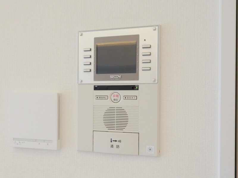 ◆TVモニター付インターホン◆訪ねてきた相手をモニター越しに確認でき、防犯対策に役立ちます。インターホン越しに話をすることが可能です。