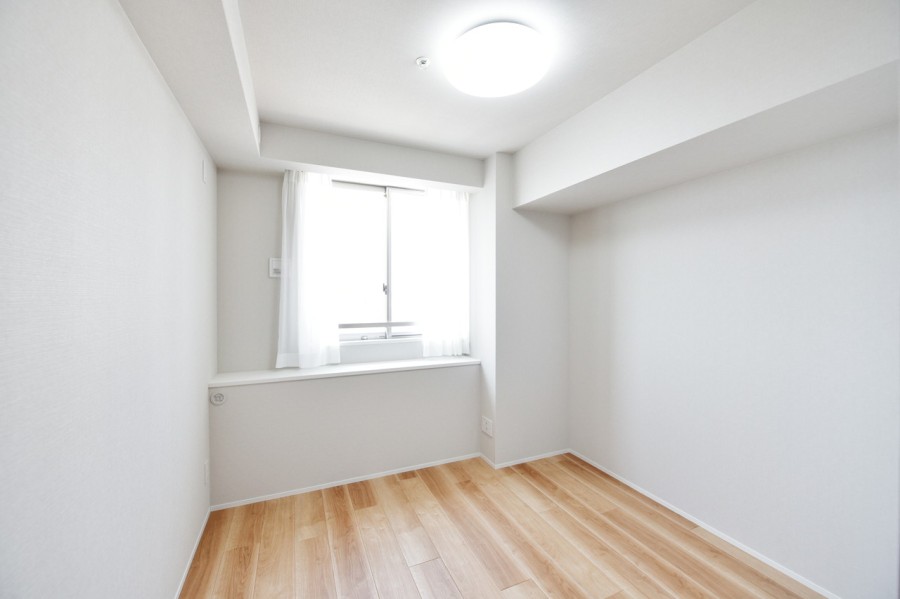 洋室３（約5.3帖）はリビングインのお部屋です。リビングの家族の気配を感じながらもしっかりとプライバシーを確保できます。子供部屋におすすめです。