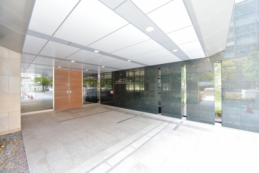 3重セキュリティ採用、管理人週7日勤務ですので、安心です。管理体制も良好ですので、住みやすいマンションです。24時間ゴミ出しも可能で、お部屋の中にためておかずに済みます。