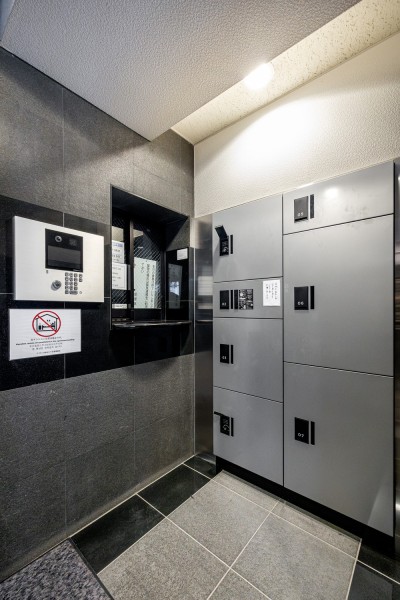 ◆宅配ボックス◆24時間いつでも荷物受け取りが可能。プライベートの時間を邪魔されず、配達時間も気にせず過ごすことができる便利な設備です。