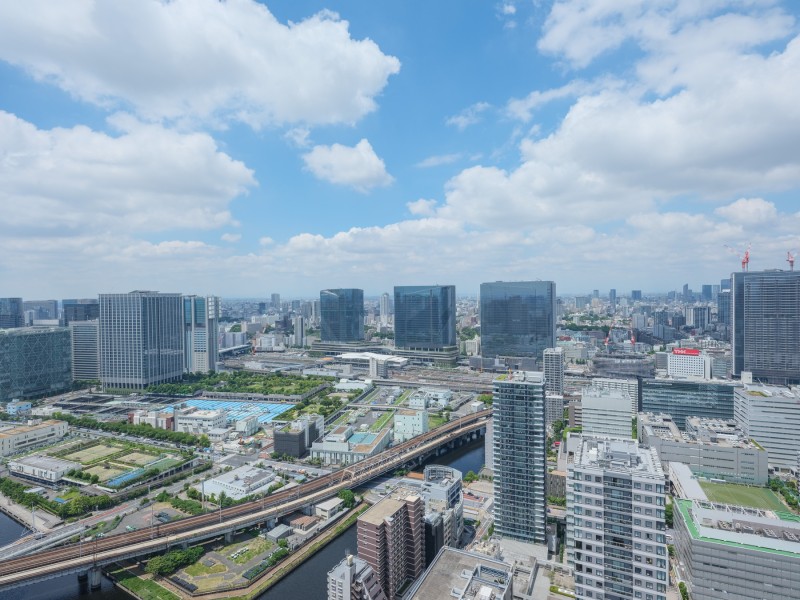 洋室2、3側バルコニーからの伸びやかな眺望です。夜にはまた印象の違った夜景ビューもお愉しみいただけます。