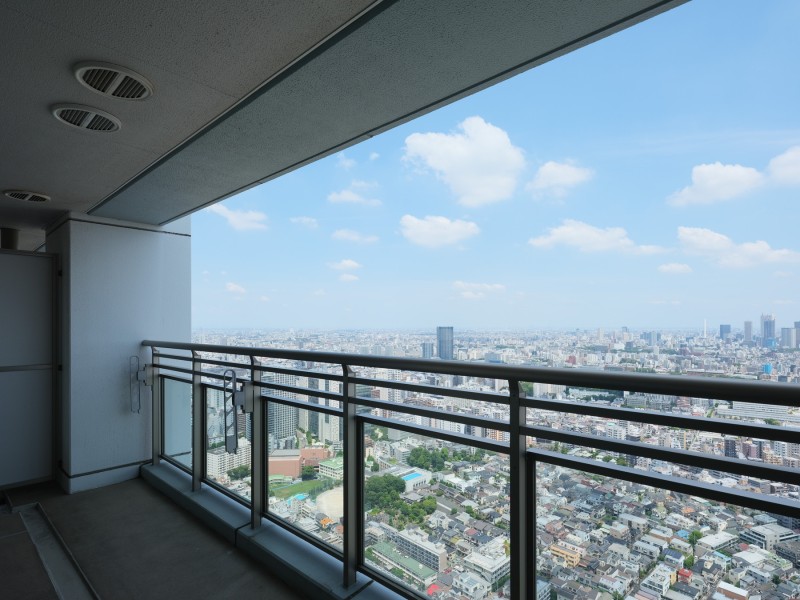 暮らしに大切な光と風をめいっぱい感じることができるリフレッシュスペースです。晴れた日にはバルコニーに出て景色を見ながら優雅なティータイムができそうです。