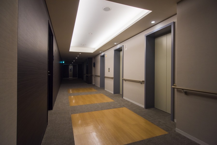 居住者用のエレベーターは計10基完備されているので混雑知らずです。マンション内の移動が快適ですね♪