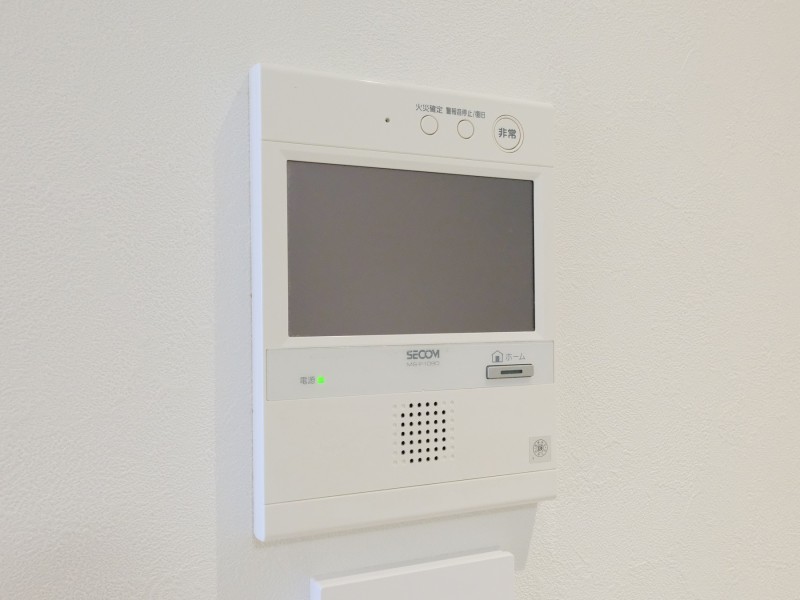 ◆TVモニター付インターホン◆訪ねてきた相手をモニター越しに確認でき、防犯対策に役立ちます。インターホン越しに話をすることが可能です。