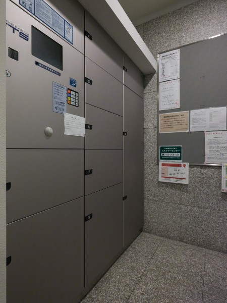 ◆宅配ボックス◆24時間いつでも荷物受け取りが可能。プライベートの時間を邪魔されず、配達時間も気にせず過ごすことができる便利な設備です。