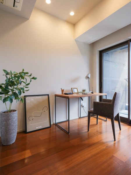 バルコニーに面した洋室3は明るく、テレワークや趣味の時間を過ごすのにぴったりな空間です。