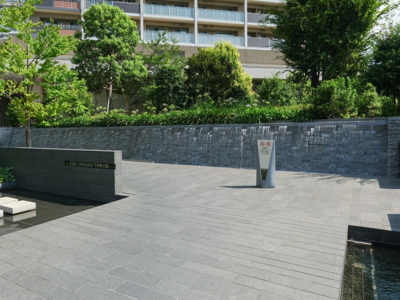 高級感と気品が溢れるエントランスです。清潔感漂う共用部が、明日への活力を与えてくれるマンションです。2024年に共用部大規模修繕工事を行っています。