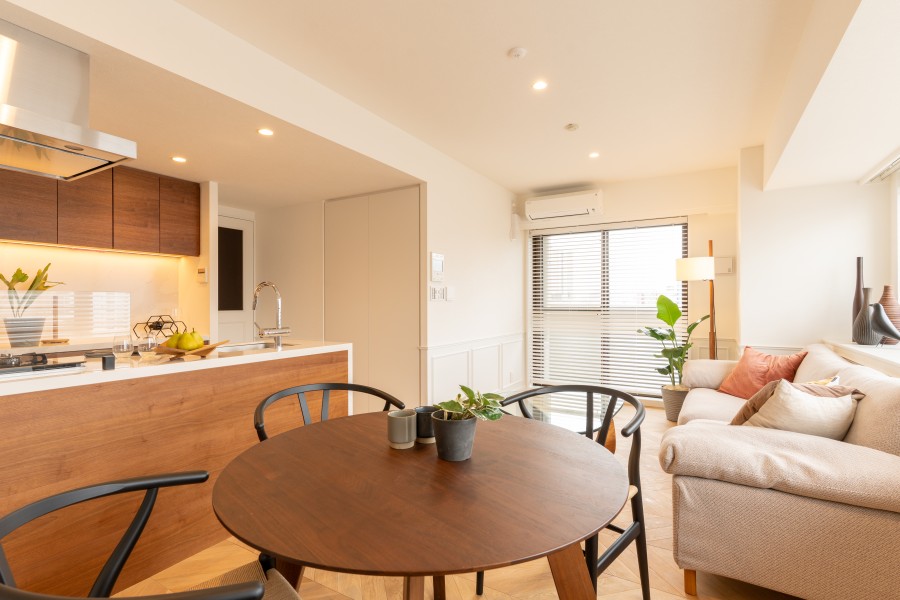 ユナイテッドアローズ社監修のリノベーション物件で、洗練されたデザインで空間を演出しております。内装に合わせてヴィンテージ家具を設置してもスタイリッシュさを強調することができます