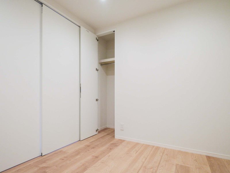 リビングに隣接していながらプライベート性の高い時間を過ごせる洋室1です。