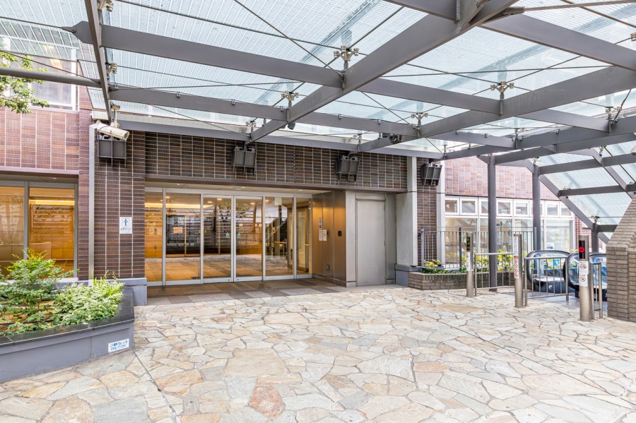 ２４時間有人管理・ダブルオートロックを採用しセキュリティも充実したレジデンスです。ラグジュアリーな空間が快適な都心ライフへと誘います。