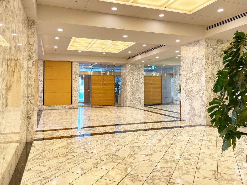 都会の景色を一望できるスカイラウンジやカンファレンスルーム、リラクゼーションスクエアや洗車場・来客用駐車場など多彩な共用設備がご利用いただけます。充実した設備が暮らしをより快適に彩ってくれます。