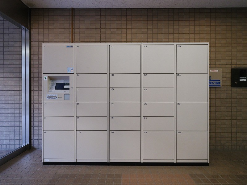 ◆宅配ボックス◆24時間いつでも荷物受け取りが可能。プライベートの時間を邪魔されず、配達時間も気にせず過ごすことができる便利な設備です。
