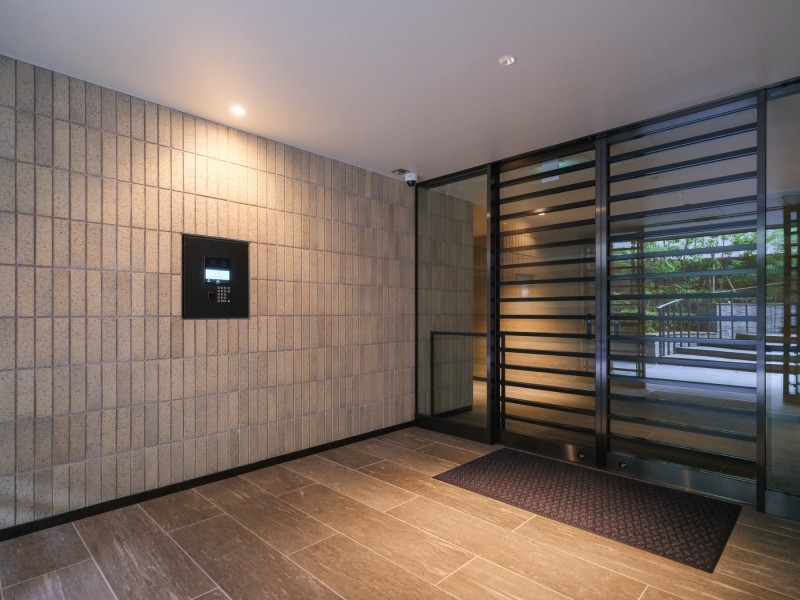 ◆オートロック◆居住者以外の侵入を拒み、不審者や不要なセールスを撃退することができます。安心感を得られるのも大きなポイントです。