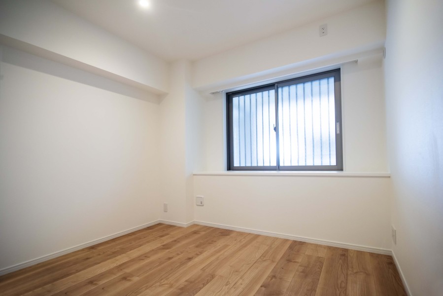 約6.3帖の洋室1です。過ぎゆく時間をのびやかに感じ、プライベート時間を満喫できるお部屋です。