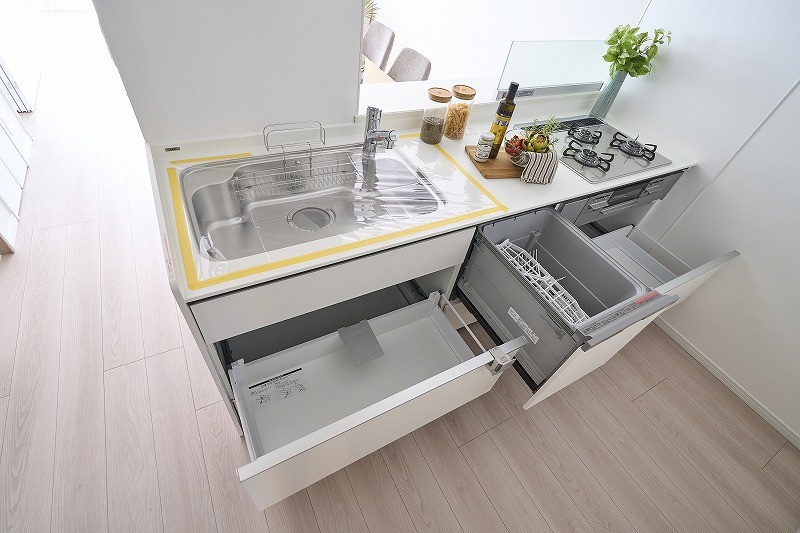 ◆食器洗浄機◆家事の時間を短縮できる優れもの。さらに節水・節約を同時に行うことができるので、人気があり重宝します。