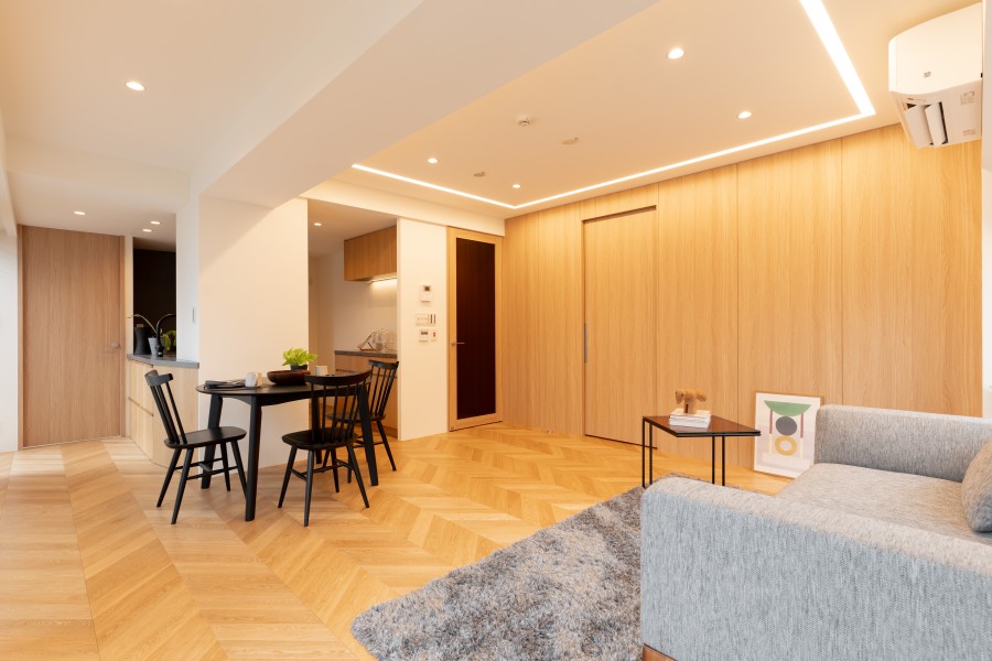 リビングには床暖房が敷設されているので、寒い季節でも足元からの冷えを気にせずにご家族やお友達と快適に団らん時間をお過ごしいただけます。