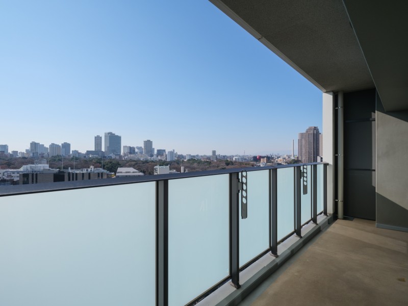 心がほっとするような光と心地よい風を感じ、日々をアップデートできそうなバルコニーです。広がる青空を眺めてほっと一息、リフレッシュスペースにどうぞ！