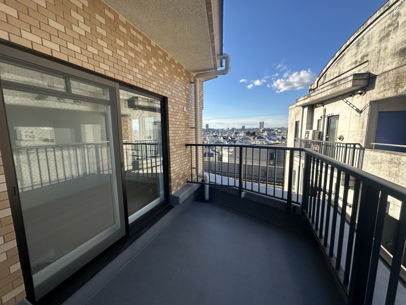 心地よい陽光を取り込み、空間をゆるやかに紡ぐルーフバルコニーです。晴れた日に日向ぼっこをして、リフレッシュをすることができます。