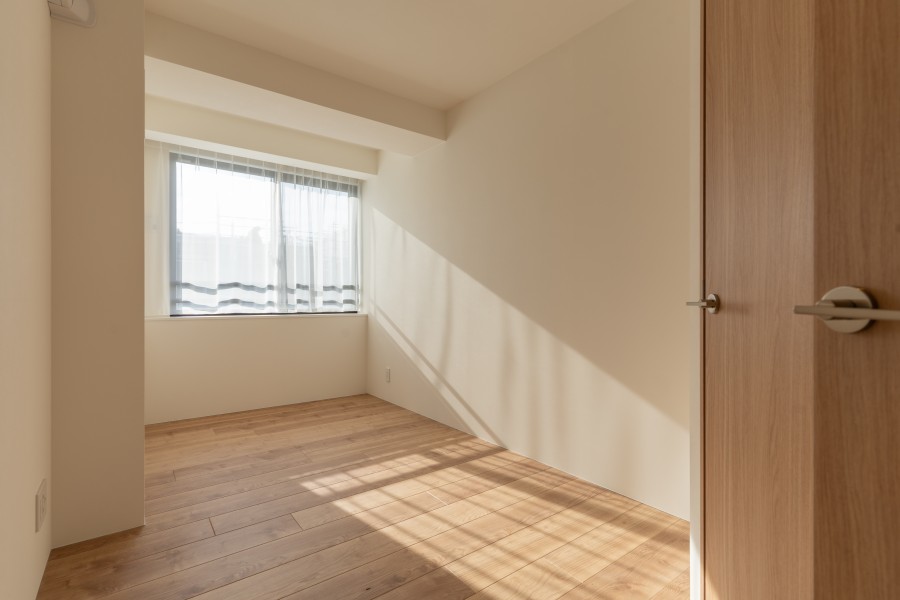 洋室3は約6.7帖の広さがあります。心地よい時間が流れるお部屋は、毎日が忙しいあなたもほっと一息つける安らぎの空間です。