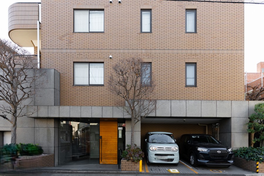 オートロック完備の三菱建設(株)旧分譲マンションです。４駅４路線が利用でき、休日のお出かけや通勤通学にも便利な立地です。楽器演奏可(細則有)