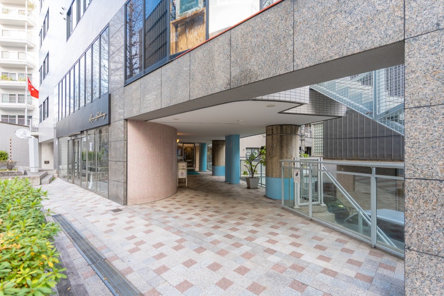 共用部は２０２４年大規模修繕工事を実施。管理体制良好のマンションです。専用分譲トランクルーム付きなのも嬉しいポイントです。