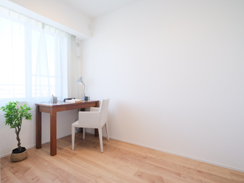 約4.4帖の洋室2はリビングに隣接していながらもプライベート性の高い時間を過ごせる空間です。