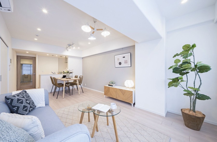 柔らかな表情を生むフローリング素材を使用し、やすらぎとあたたかみを感じられる、心地よい時間を紡ぎ出す居住空間に仕上がりました。