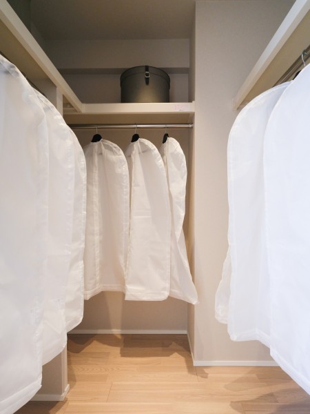 洋室1には頼もしい収納力を持つウォークインクローゼットを備え付けました。居室部分を広々とお使いいただけます。