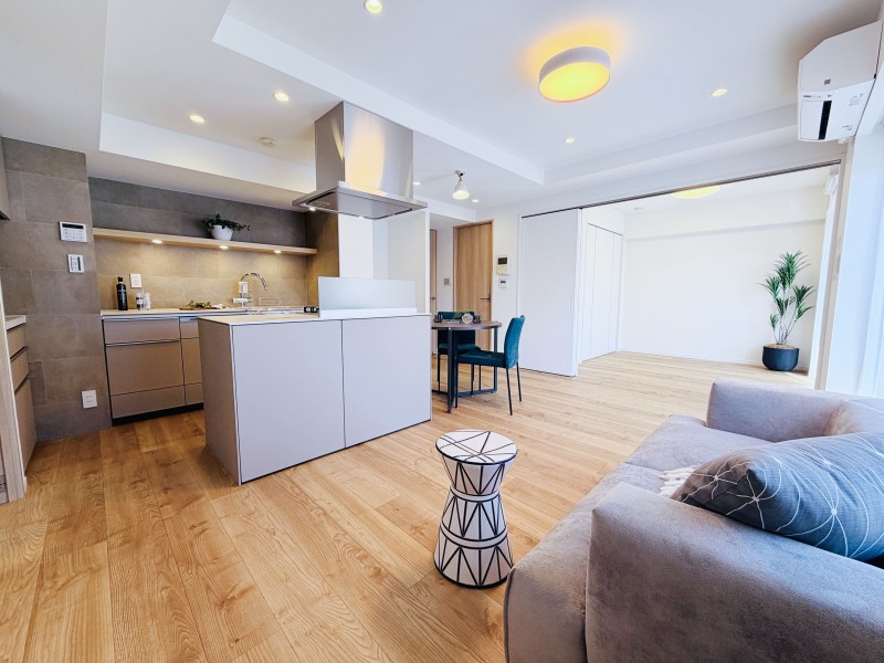 ワイドスパン設計のため、大きな窓からの陽光をめいっぱいに取り込める住まいです。洋室３と繋げて広々とした空間を楽しむも良し◎大切な日常を豊かに、より快適に彩る居住空間が広がります。