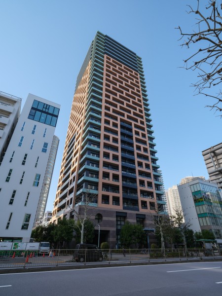 建築家マイケル・グレイブス氏による外観意匠設計を行ったタワーレジデンスです。2014年に共用部大規模修繕工事を実施しており、管理体制が良好なため安心してお住まいいただけます。