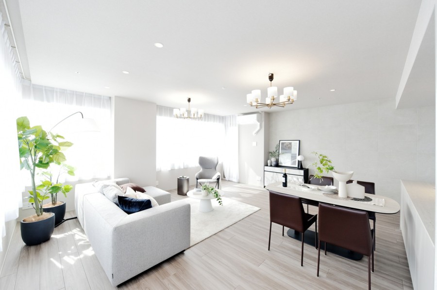 生活やお仕事、遊びが詰まった大阪の街並みと馴染むスタイリッシュで都会的な印象のお部屋に仕上げました。家具と馴染みが良い内装なので、インテリア選びにも心が沸き立つ、くつろぎのプライベートスペースです。