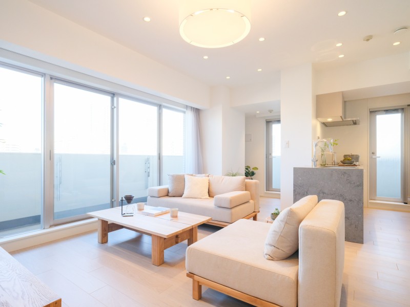 約20.2帖のゆとりあるLDKは、開放的な空間です。大きな家具を置いてもゆったりとお過ごしいただける心地の良い空間です。