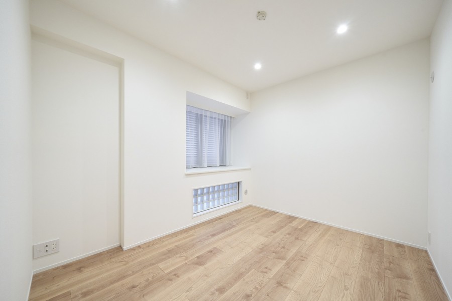 洋室1は廊下からアクセスする独立したプライべート空間です。主寝室としても快適にご利用いただけます。