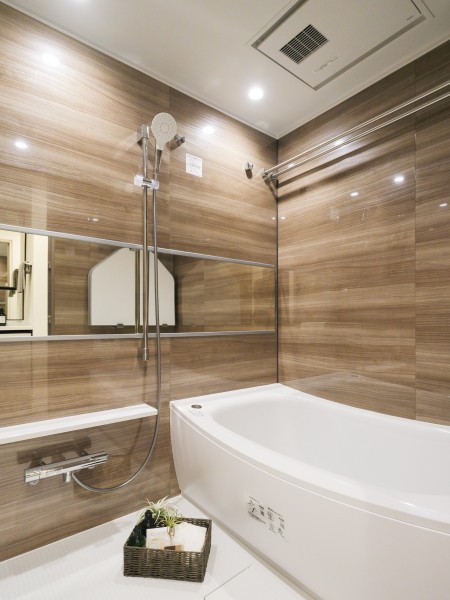 美しいカーブと全身を包み込むような入浴感が特長のクレイドル浴槽を採用しました。バスタイムを満喫することができます。